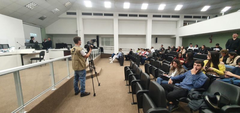 O julgamento come&ccedil;ou &agrave;s 8h30 e terminou &agrave;s 18h, resultando na condena&ccedil;&atilde;o do r&eacute;u a 21 anos de pris&atilde;o – Foto: Daniela Meller/ND