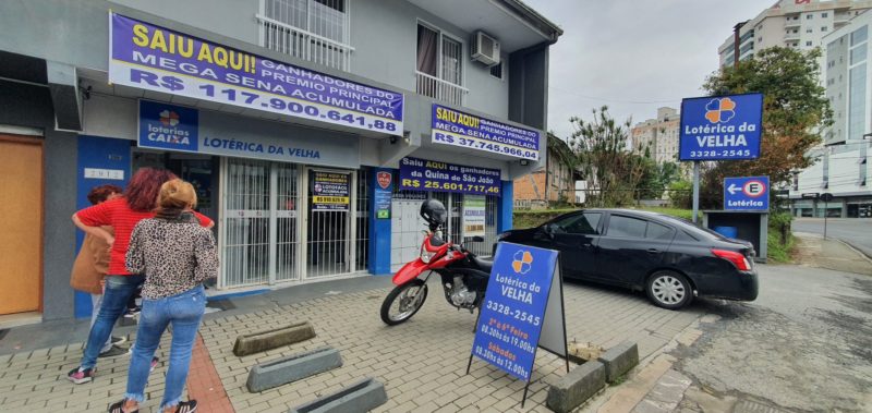 Apostas feitas na lot&eacute;rica do bairro Velha levaram pr&ecirc;mios milion&aacute;rios neste ano – Foto: Daniela Meller/NDTV
