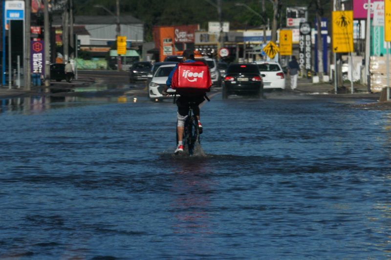 Imagem ilustra alagamentos causados pela chuva e maré astronômica 