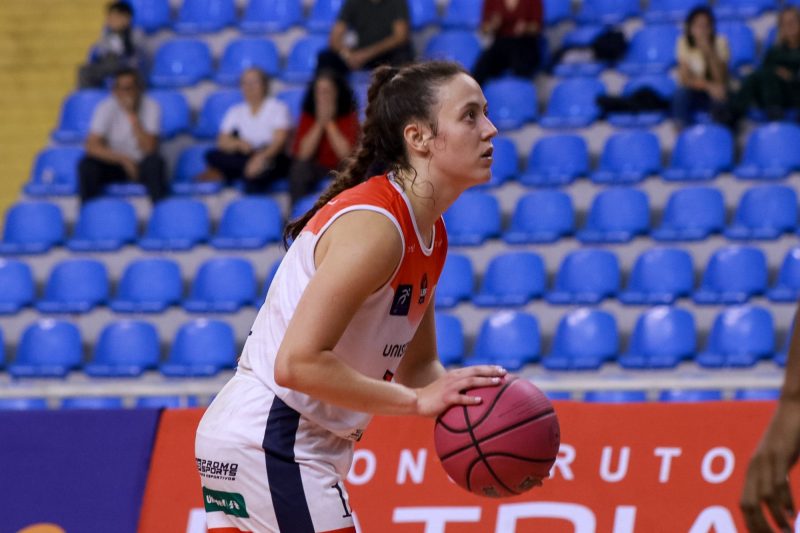 Maria Paula trouxe a experi&ecirc;ncia adquirida nas quadras norte americanas para o basquete feminino de SC. – Foto: Vitor Bett / BFB Blumenau