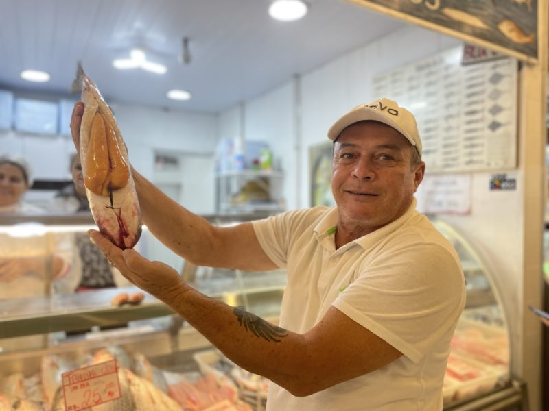 Pedrinho has been a salesman for 35 years and follows the tradition of his father and grandfather.  Photo: Cassia Salles/North Dakota.