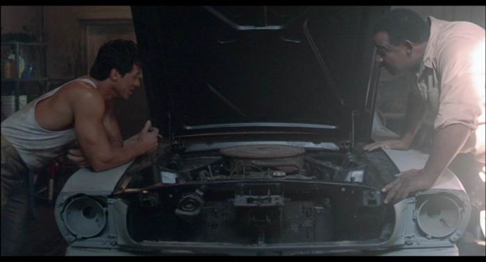 Sylvester Stallone (E) atuou em reforma de Mustang em &#8220;Condenação Brutal&#8221; &#8211; Foto: Studio Canal/Reprodução/ND