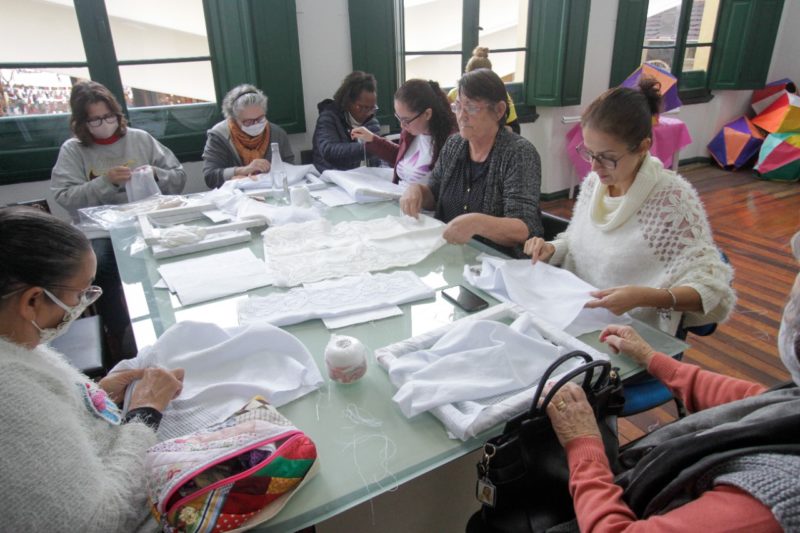 Oficina crivo &eacute; gratuito, ocorre no Mercado P&uacute;blico e ainda tem vaga dispon&iacute;vel – Foto: Leo Munhoz/ND