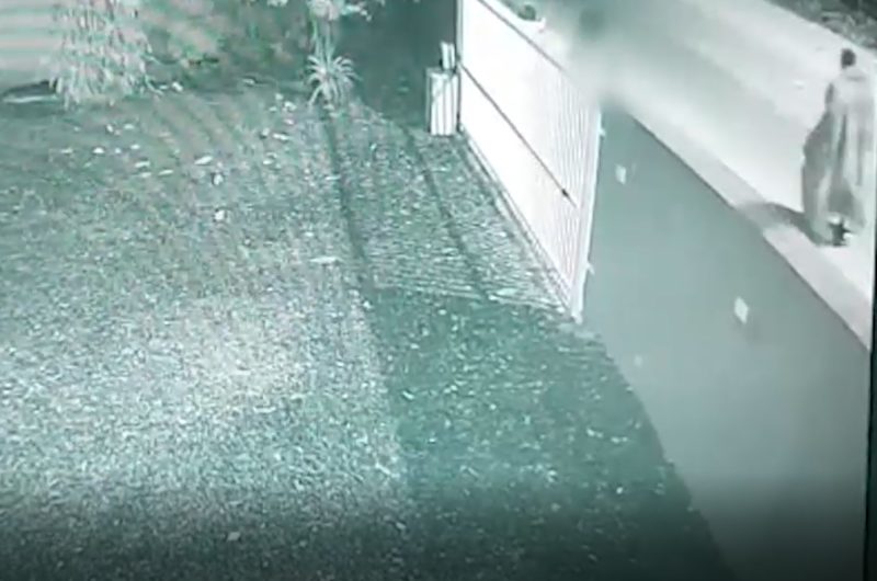 imagem mostra o suspeito de estupro 