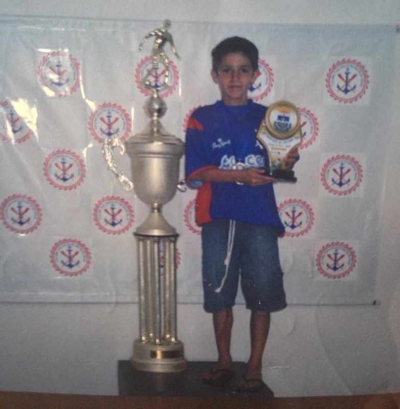 Peu relembra o passado nas escolinhas de base do Marinheiro – Foto: Arquivo Pessoal/Marc&iacute;lio Dias