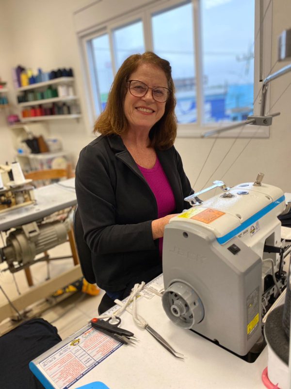 Rita Bertoldi da Silva &eacute; aposentada e tem a costura como sua paix&atilde;o – Foto: Arquivo Pessoal/ND