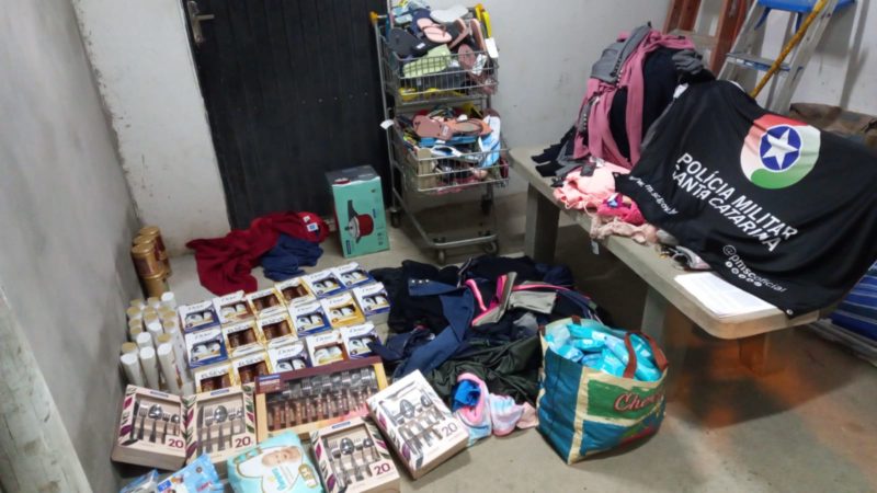 Quadrilha do RS &eacute; presa ap&oacute;s cometer furtos avaliados em R$ 13 mil em shoppings de Crici&uacute;ma – Foto: PM/Divulga&ccedil;&atilde;o/ND