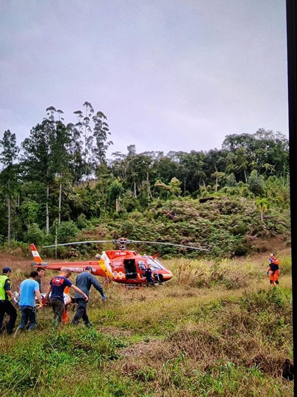 Homem estava ferido e consciente no momento da queda – Foto: PM/Divulga&ccedil;&atilde;o/ND