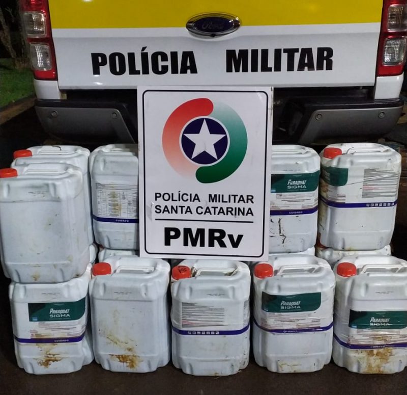 Foram apreendidos 15 gal&otilde;es de agrot&oacute;xicos.
