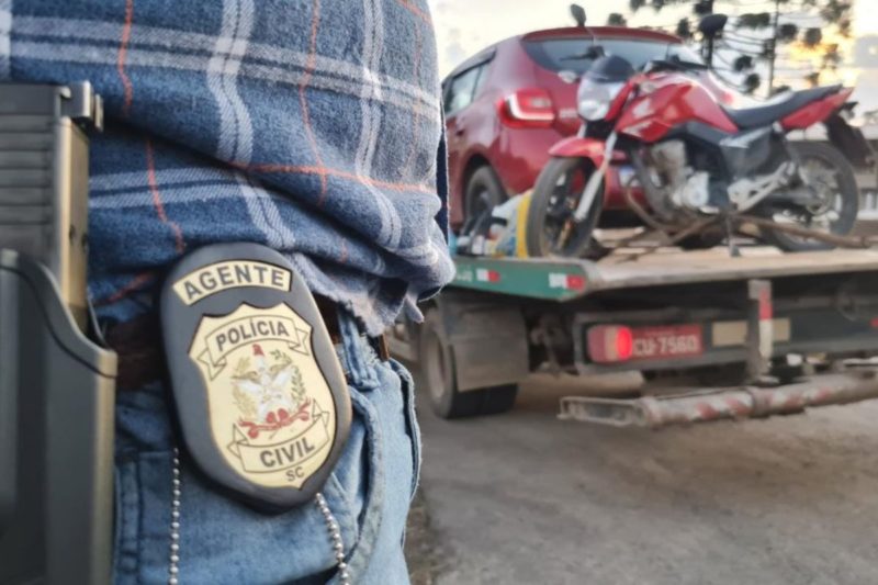 Bens que estavam no nome da suspeita foram sequestrados pela pol&iacute;cia – Foto: PC/Divulga&ccedil;&atilde;o