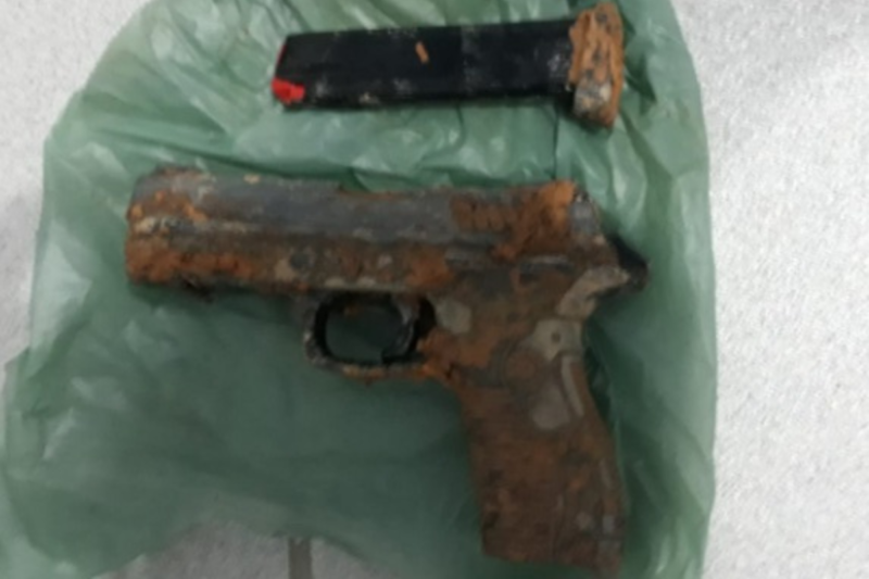 Os investigadores tamb&eacute;m encontraram a arma usada no crime – Foto: Pol&iacute;cia Civil/Divulga&ccedil;&atilde;o ND