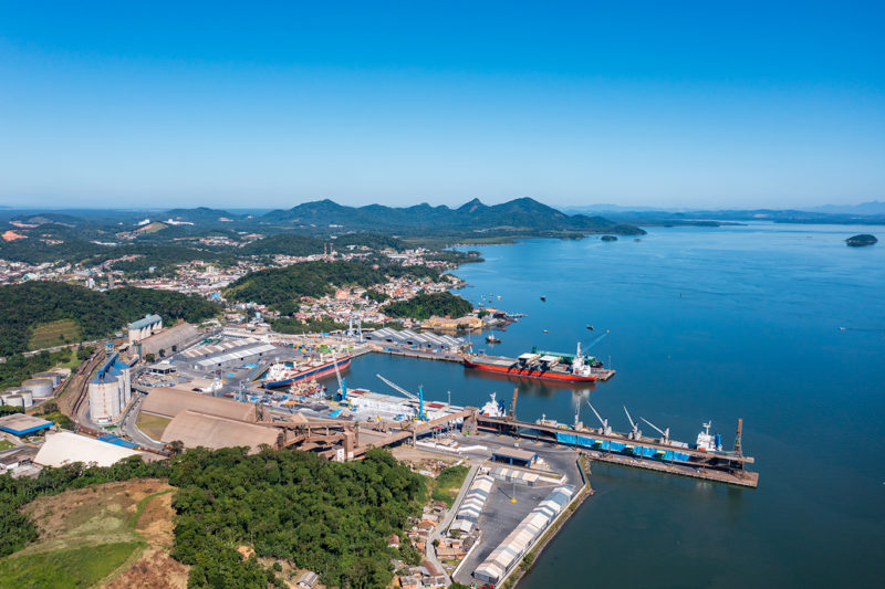 The port complex of Babitonga Bay accounts for approximately 60% of all port traffic in Santa Catarina.  Photo: Irineu Imoveis.