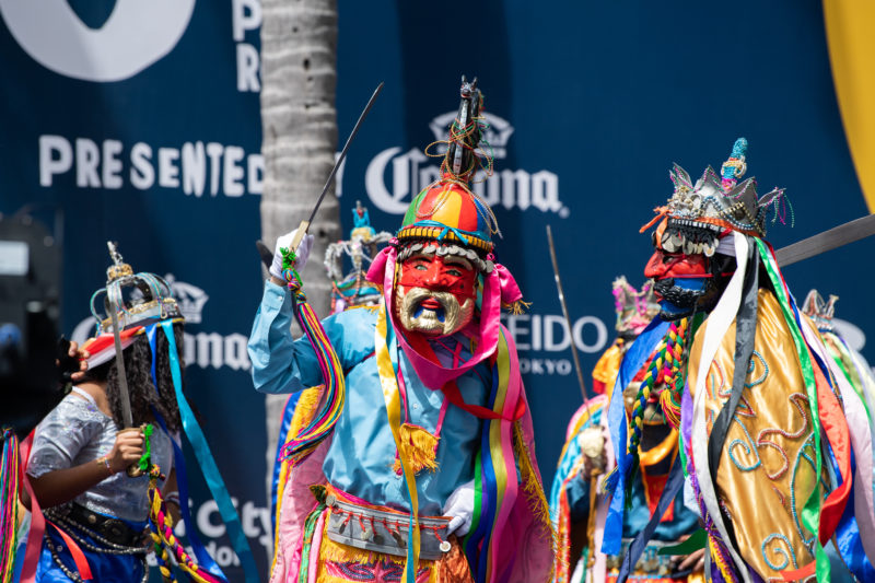 Cultura de El Salvador foi representada na coletiva de imprensa dos atletas em dia “sem ondas” na etapa do WSL Foto: World Surf League/PATNOLAN