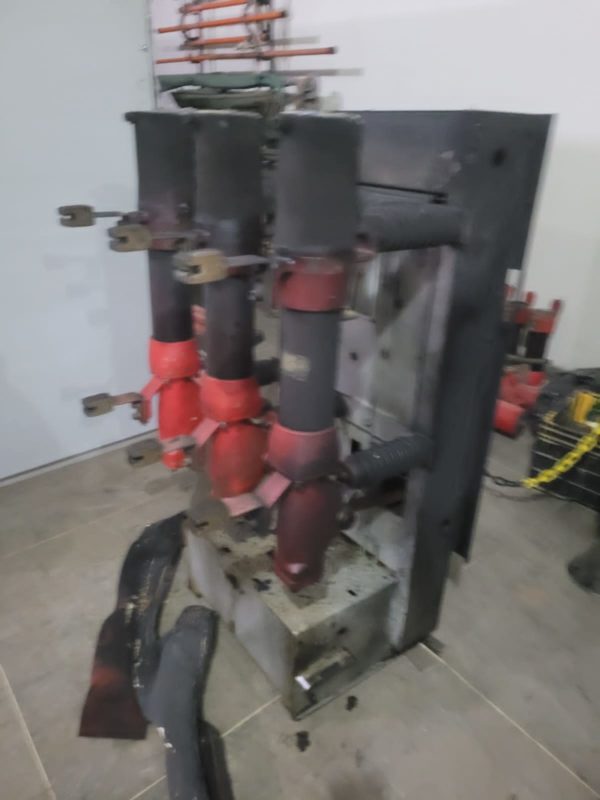 O equipamento que explodiu ficou todo queimado. – Foto: Divulga&ccedil;&atilde;o