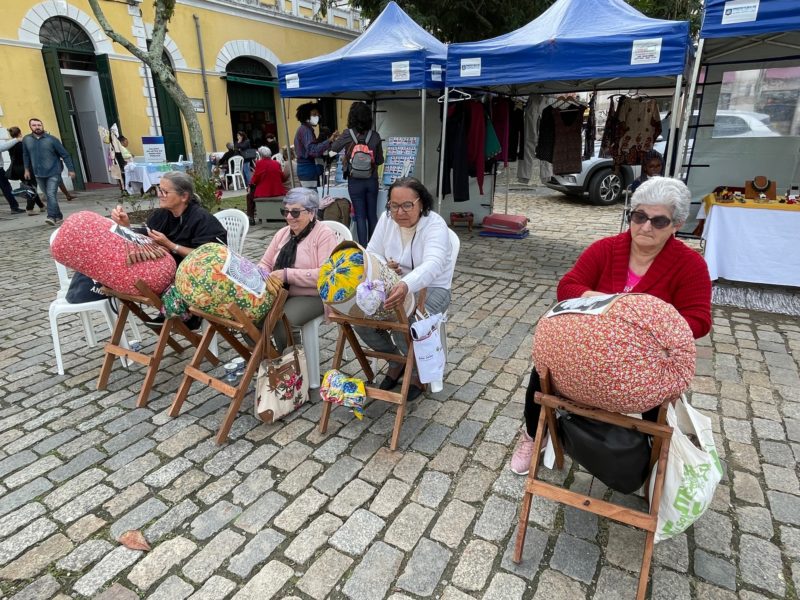 Habilidosas artes&atilde;s precisam de incentivos para que as novas gera&ccedil;&otilde;es aprendam a ex&iacute;mia arte – Foto: Moacir Pereira