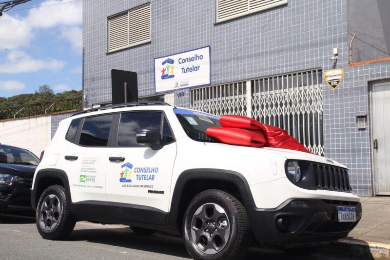 Carro doado em dezembro de 2021 segue no p&aacute;tio sem poder rodar pelo Conselho Tutelar. – Foto: Divulga&ccedil;&atilde;o Dez/21