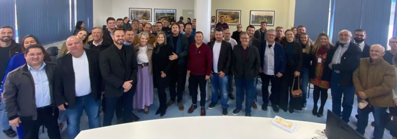 Lideran&ccedil;as pol&iacute;ticas e empresariais reuniram-se na &uacute;ltima sexta-feira e decidiram por documento em contrariedade a decis&atilde;o da Justi&ccedil;a – Foto: Divulga&ccedil;&atilde;o/ND