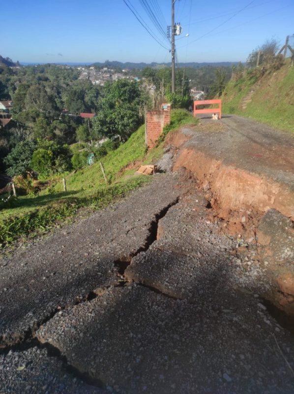 laudo aponta risco iminente de deslizamento