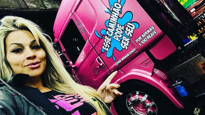 Caminhoneira tem canal com mais de 2,5 milh&otilde;es de seguidores e conta sobre o cotidiano nas estradas brasileiras – Foto: Internet/Reprodu&ccedil;&atilde;o/ND