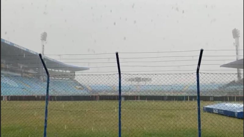 Temporal no estádio da Ressacada nesta terça-feira