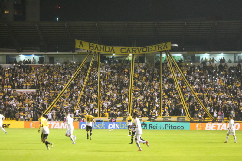 Torcida do Criciúma compareceu em bom número ao Heriberto Hülse