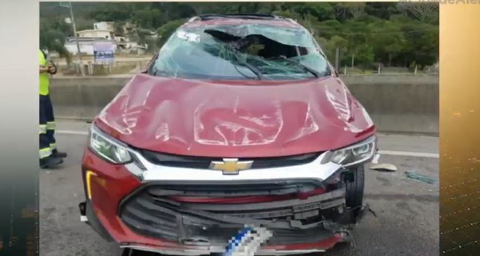 Chevrolet/Tracker foi roubada e abandonada ap&oacute;s capotamento na BR-101 – Foto: Reprodu&ccedil;&atilde;o/NDTV