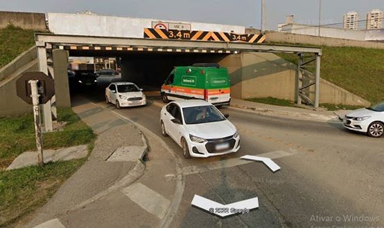 T&uacute;nel na BR-101 em Itapema possui uma viga de marca&ccedil;&atilde;o da altura m&aacute;xima permitida – Foto: Reprodu&ccedil;&atilde;o/Internet/ND