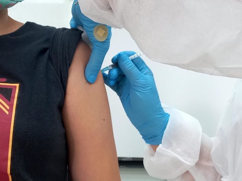 Influenza and coronavirus vaccines are being applied in Florianopolis — Photo: Decom Criciúma/Disclosure/ND