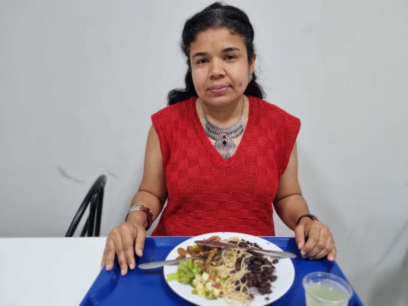 “Representa muito para algu&eacute;m como eu”, diz Marinete, usu&aacute;ria n&uacute;mero 10 mil do Restaurante Popular – Foto: PMF/Divulga&ccedil;&atilde;o/ND