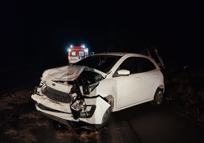 Carro batido na BR-282