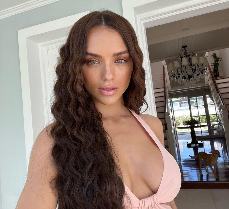 Influenciadora contrai mal&aacute;ria em viagem humanit&aacute;ria a Mo&ccedil;ambique &mdash; Foto: @rafakalimann/Instagram/Reprodu&atilde;o/ND