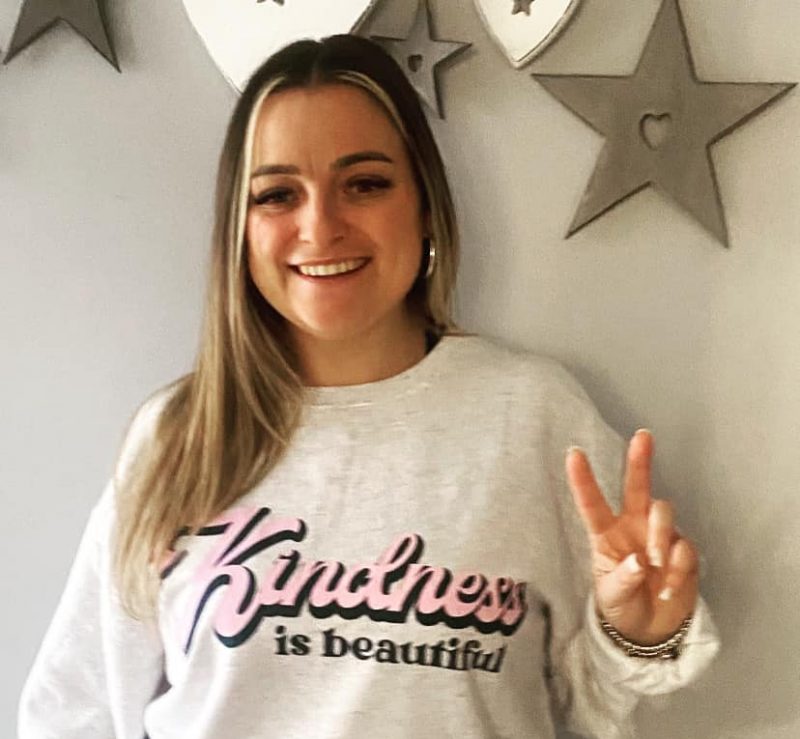 Mãe afirmou que recebeu centenas de cantadas pela internet