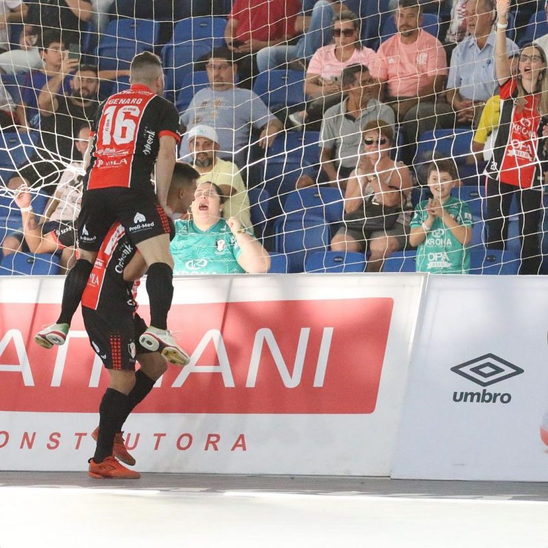 Renatinho abriu o placar, mas o JEC Futsal ficou no empate contra o Cascavel – Foto: Juliano Schmidt/JEC Futsal/Divulga&ccedil;&atilde;o/ND