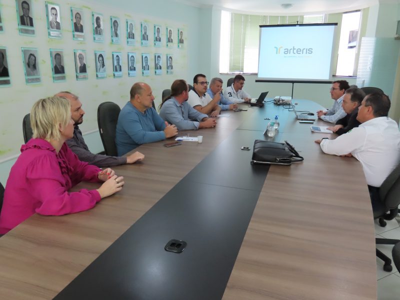 Dirigentes da AMFRI durante reunião com representantes da concessionária &#8211; Foto: Divulgação/AMFRI/ND