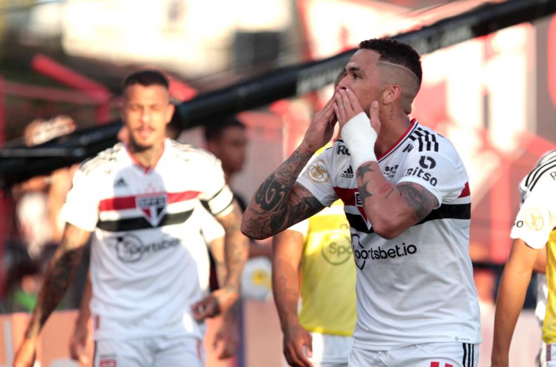 Luciano marca duas vezes na vitória do São Paulo Sobre o Atlético-GO &#8211; Foto: Rubens Chiri/Saopaulofc.net/ND