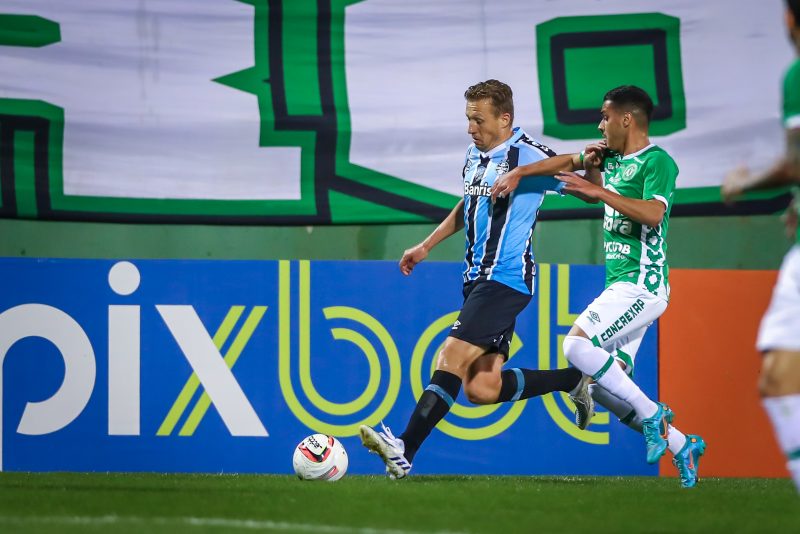 Lucas Leiva &mdash; Foto: Lucas Uebel/Gr&ecirc;mio/ND