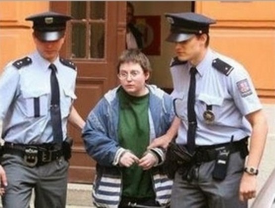 Barbora foi adotada por um casal Noruegu&ecirc;s que acreditava que ela era uma menino de 13 anos – Foto: R7/Reprodu&ccedil;&atilde;o/ND