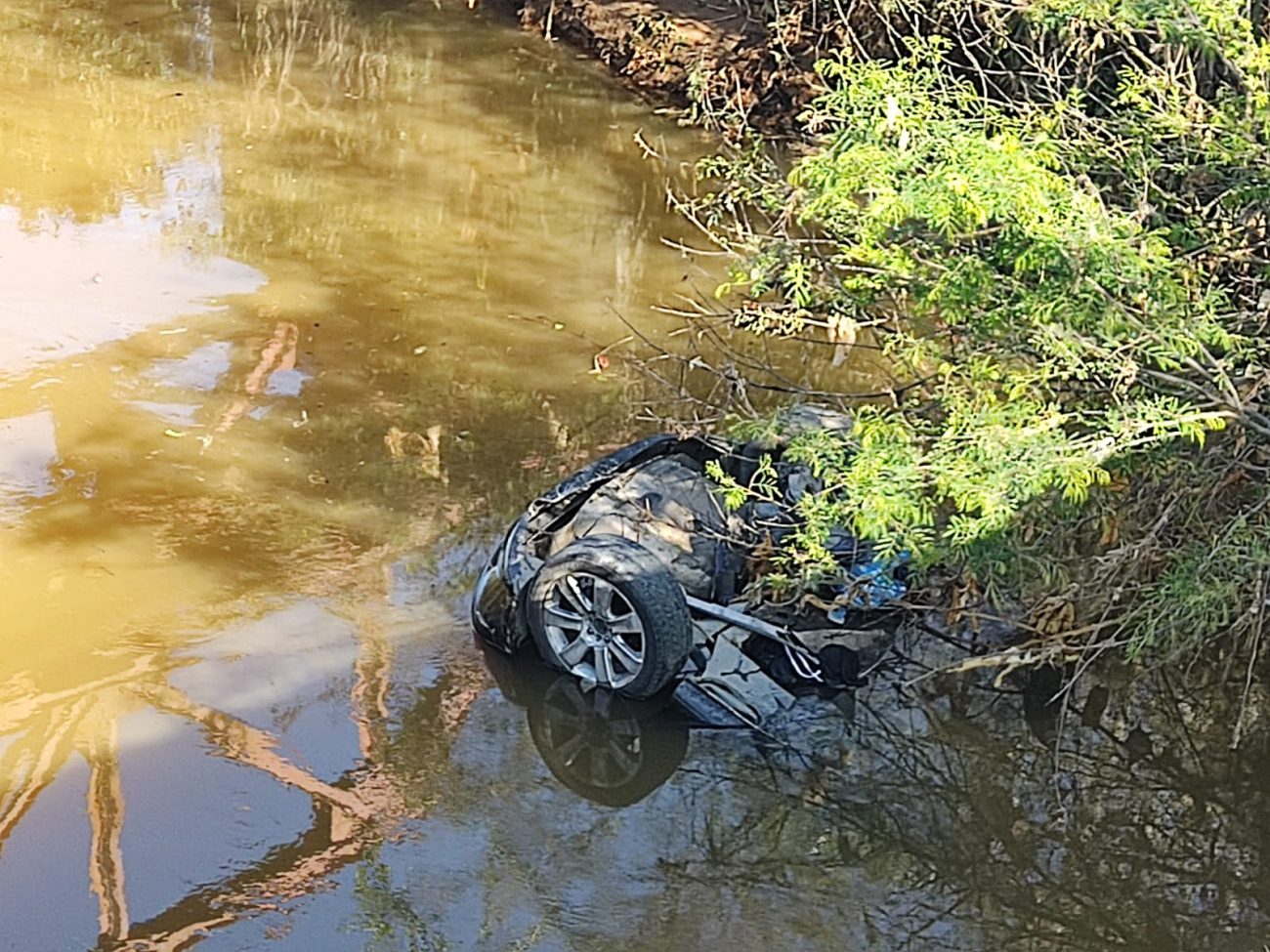 Carro tem os quatro pneus furtados enquanto dono assistia jogo do Tigre em  Criciúma - Sulinfoco