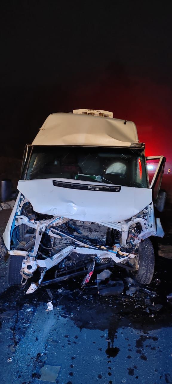 The front of the van was also damaged - Photo: PMRv/Disclosure/ND - PMRv/Disclosure/ND