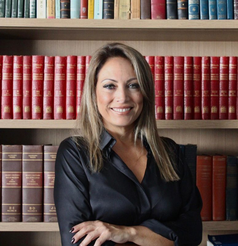 Adriana Spengler &eacute; advogada criminalista e fala sobre a atual situa&ccedil;&atilde;o dos direitos reprodutivos das mulheres no Brasil – Foto: Arquivo Pessoal/Reprodu&ccedil;&atilde;o