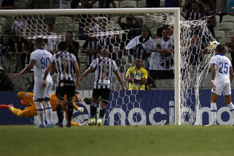Ceará venceu o Avaí no jogo do turno 