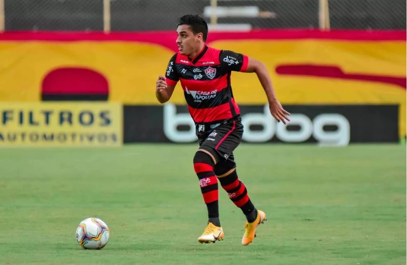 Alisson Farias nos tempos de Vit&oacute;ria – Foto: Piero Carpi / Divulga&ccedil;&atilde;o / EC Vit&oacute;ria