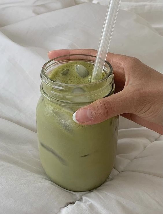 Aprenda o que é, quais o benefícios e como fazer um delicioso matchá em suas diversas formas