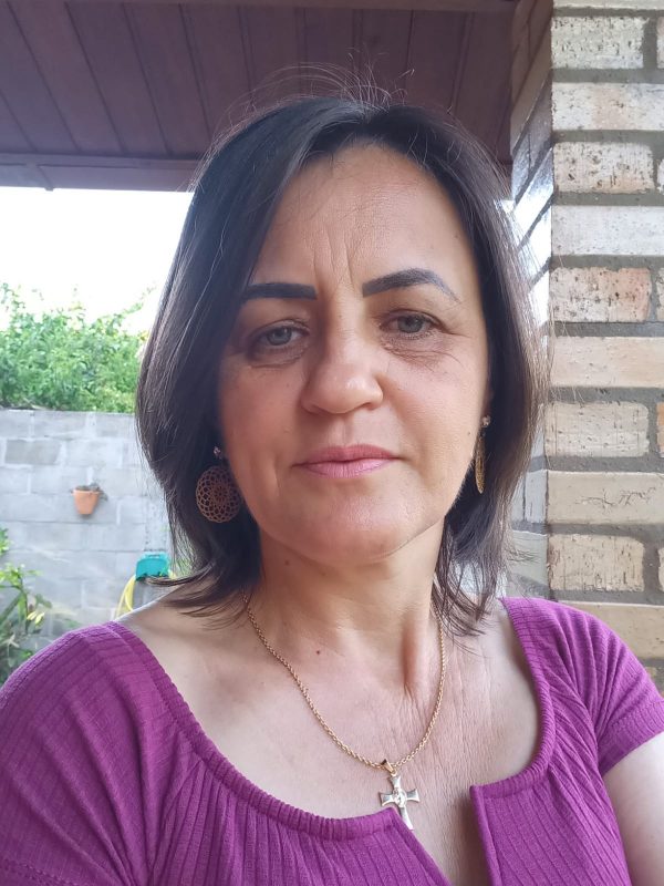 A professora Mariza aguarda por uma cirurgia para retirar um aneurisma sacular na art&eacute;ria logo abaixo do cora&ccedil;&atilde;o. – Foto: Arquivo Pessoal/Divulga&ccedil;&atilde;o/ND