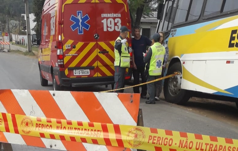 Idosa foi atingida por caminh&atilde;o na manh&atilde; desta segunda-feira (18) – Foto: Divulga&ccedil;&atilde;o/CBMSC/ND