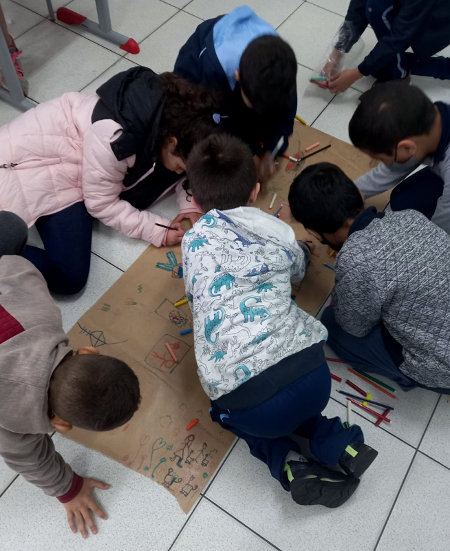 Alunos desenvolvem atividades e aprendem sobre o autoconhecimento infantil na prática