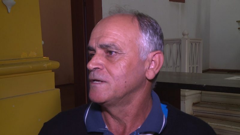 Avelino &eacute; um dos moradores que luta pela revitaliza&ccedil;&atilde;o da igreja – Foto: Repdoru&ccedil;&atilde;o/NDTV