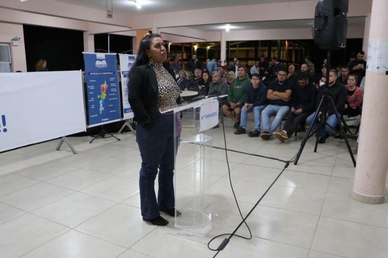 Beatriz disse que luta há anos pela regularização dos imóveis da servidão Brasiliano Francisco de Barcelos &#8211; Foto: Marcos Albuquerque/PMF/ND