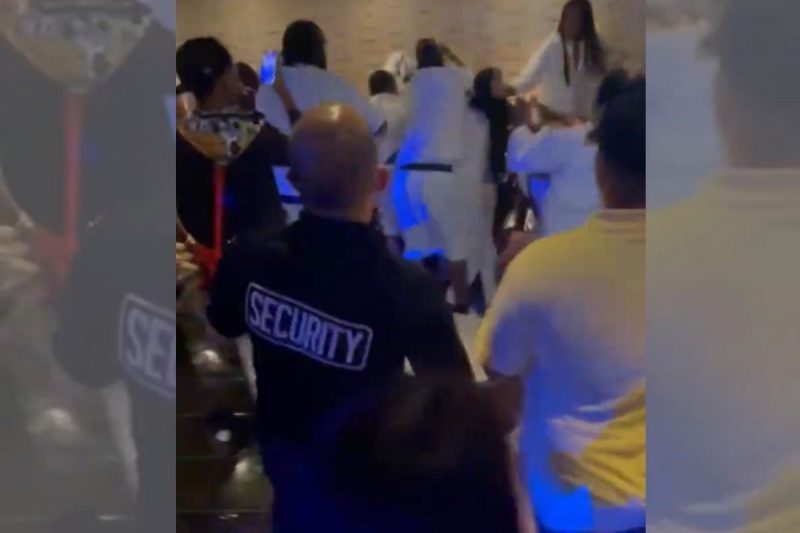 Briga generalizada come&ccedil;ou com descoberta de trai&ccedil;&atilde;o – Foto: Reprodu&ccedil;&atilde;o/Internet