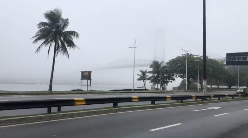 Cart&atilde;o postal da cidade amanhece coberto por neblina &mdash; Foto: Ricardo Pastrana/GMF/Reprodu&ccedil;&atilde;o/ND